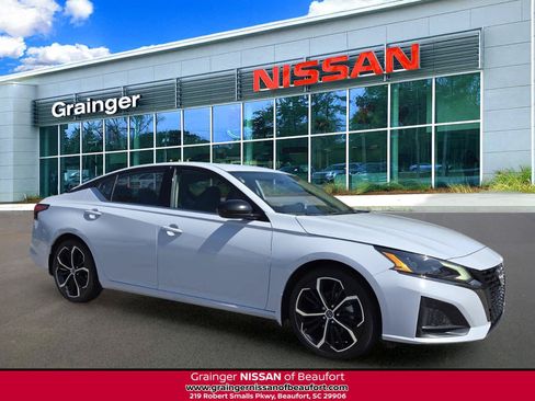 Used 2023 Nissan Altima 2.5 SR w/ SR Premium Package FWD image 1