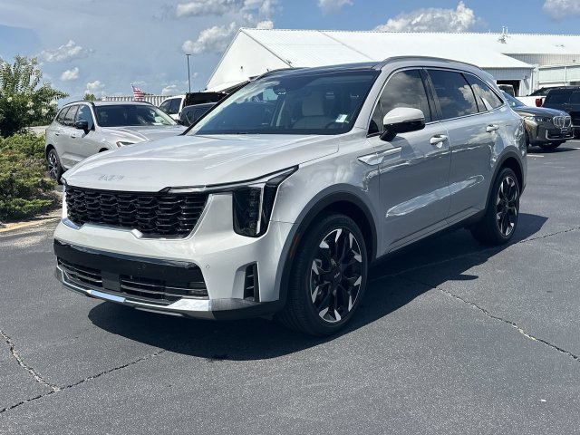 Used 2025 Kia Sorento EX w/ Panoramic Sunroof Package FWD image 4