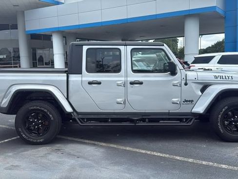 Used 2021 Jeep Gladiator Sport AWD/4WD image 8