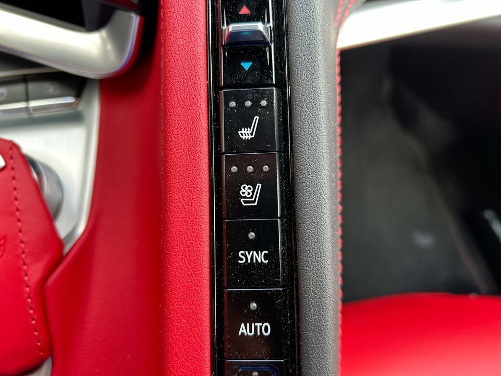 Used 2025 Chevrolet Corvette Stingray Preferred Cpe w/ Z51 Performance Package RWD image 31