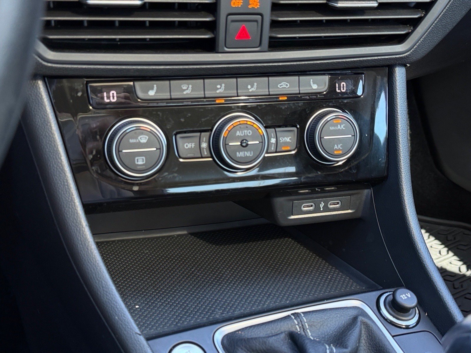 Used 2023 Volkswagen Jetta SE FWD image 25