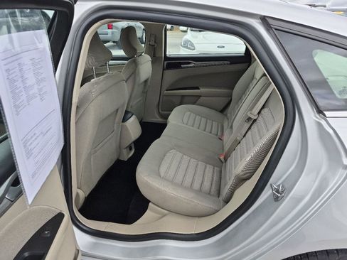 Used 2018 Ford Fusion SE FWD image 11