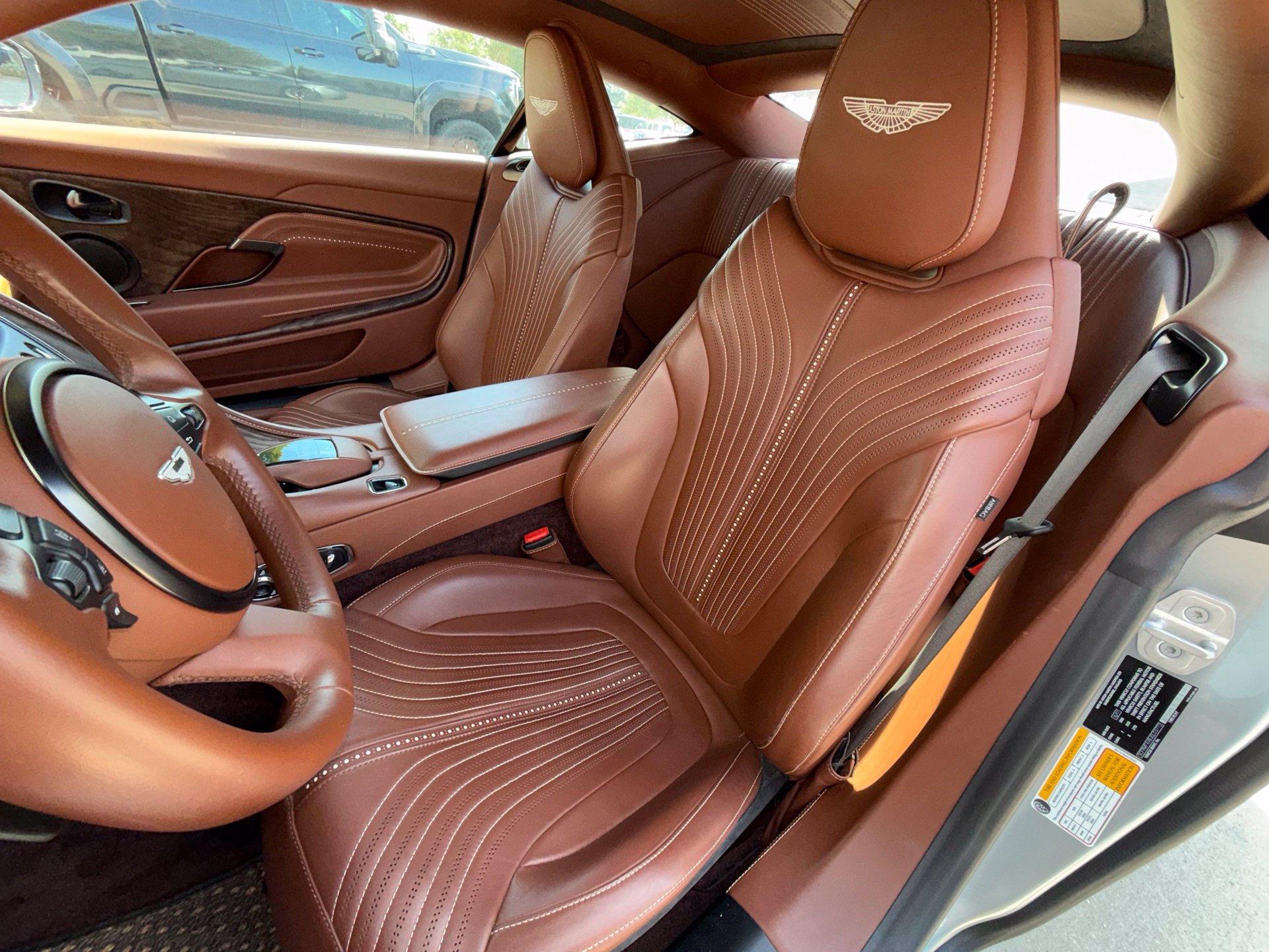 Used 2018 Aston Martin DB11 V12 RWD image 11