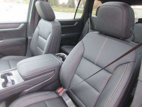 New 2026 GMC Acadia Elevation w/ Black Edition image 9