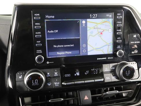 Used 2021 Toyota Highlander XLE AWD/4WD image 17