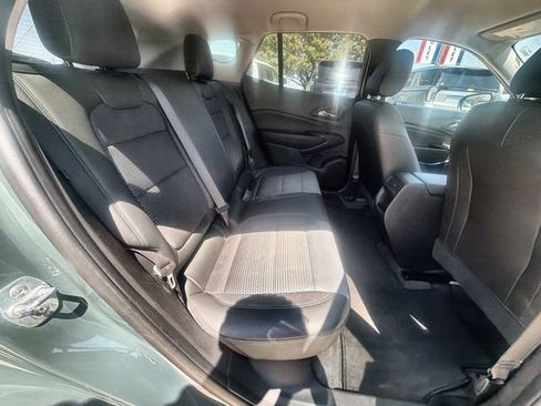 Used 2025 Chevrolet Trax LT FWD image 25