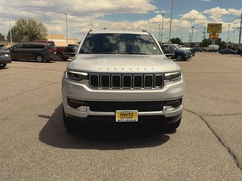 Used 2025 Jeep Wagoneer 4WD image 3