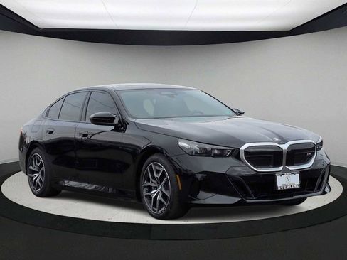 Used 2025 BMW i5 M60 w/ Premium Package image 2