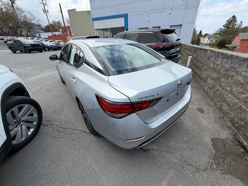 Used 2021 Nissan Sentra SV FWD image 3