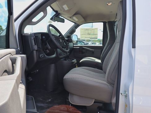 New 2025 GMC Savana 2500 Extended w/ Driver Convenience Package image 15