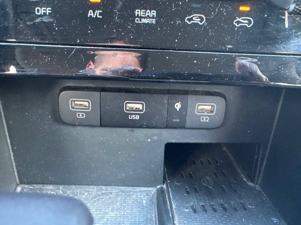 Certified 2024 Kia Carnival EX FWD image 16
