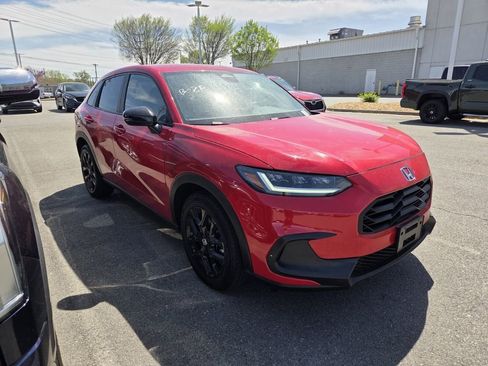 Used 2023 Honda HR-V Sport image 3