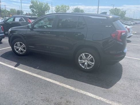 Used 2024 GMC Terrain SLE AWD/4WD image 4