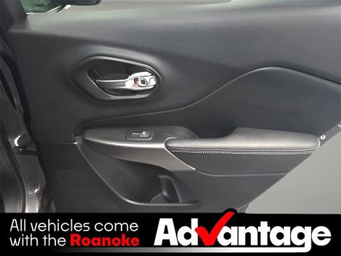 Used 2019 Jeep Cherokee Latitude Plus w/ Comfort/Convenience Group image 26