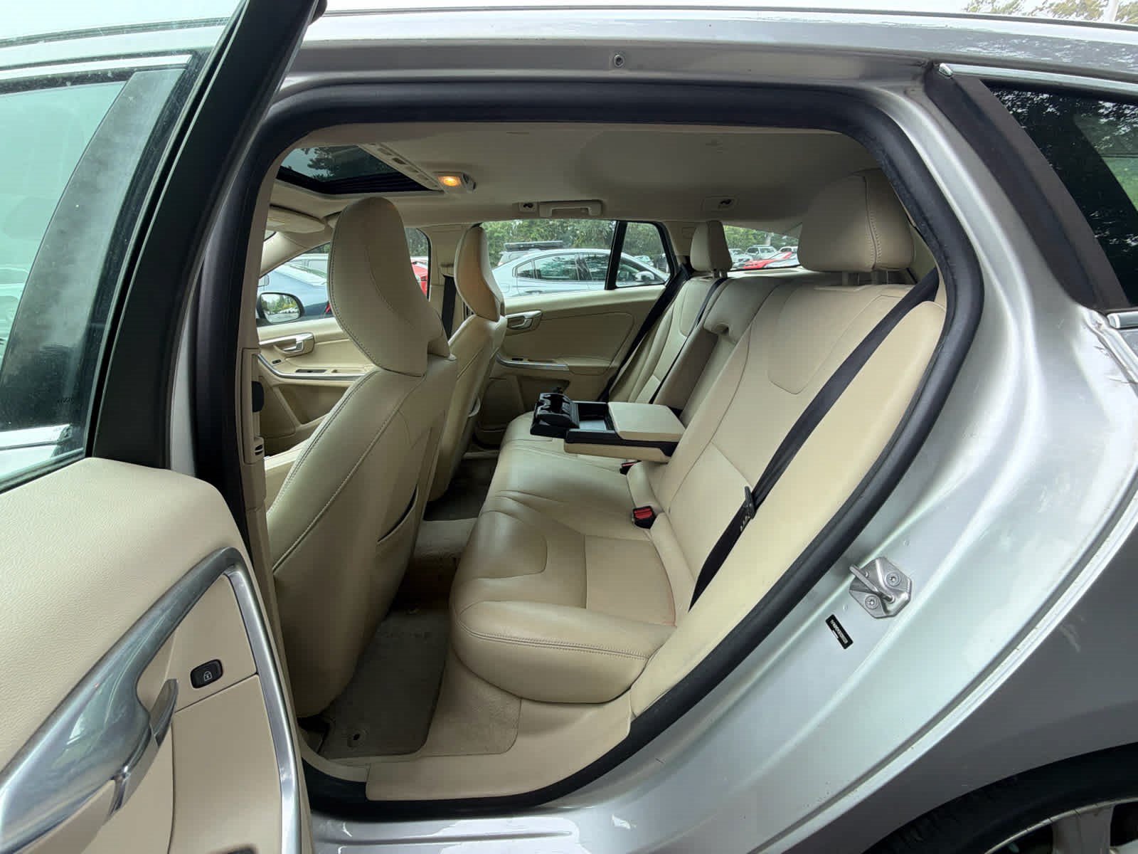 Used 2016 Volvo V60 T5 Platinum FWD image 23