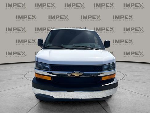 Used 2025 Chevrolet Express 3500 LT w/ LT Preferred Equipment Group RWD image 8