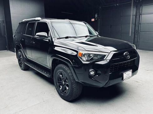 Used 2017 Toyota 4Runner SR5 Premium AWD/4WD image 9
