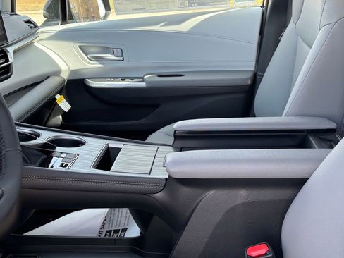 New 2026 Toyota Sienna XLE image 10