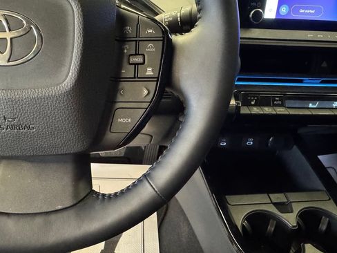 Used 2024 Toyota Prius XLE FWD image 12