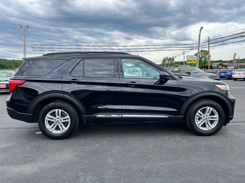 Used 2023 Ford Explorer XLT w/ Equipment Group 202A image 6