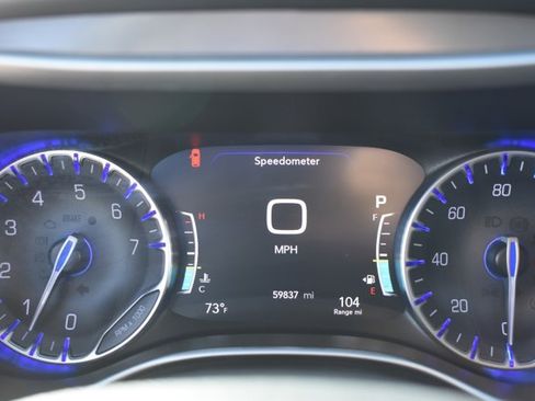 Used 2024 Chrysler Pacifica Touring-L FWD image 23