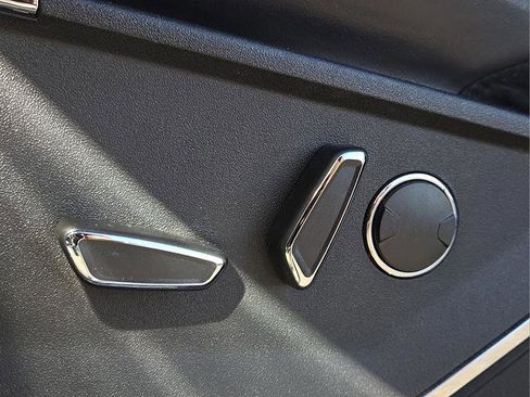 Used 2022 Ford F150 Platinum w/ Trailer Tow Package image 24