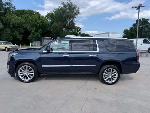 Used 2020 Cadillac Escalade ESV Premium Luxury AWD/4WD image 46