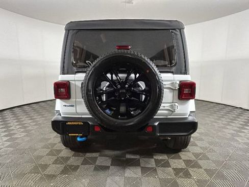 Used 2022 Jeep Wrangler Unlimited Sahara AWD/4WD image 4