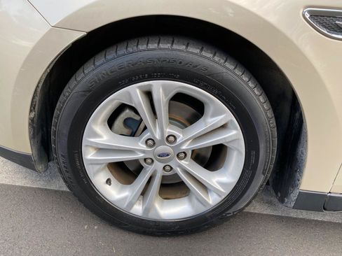 Used 2018 Ford Taurus SE FWD image 25