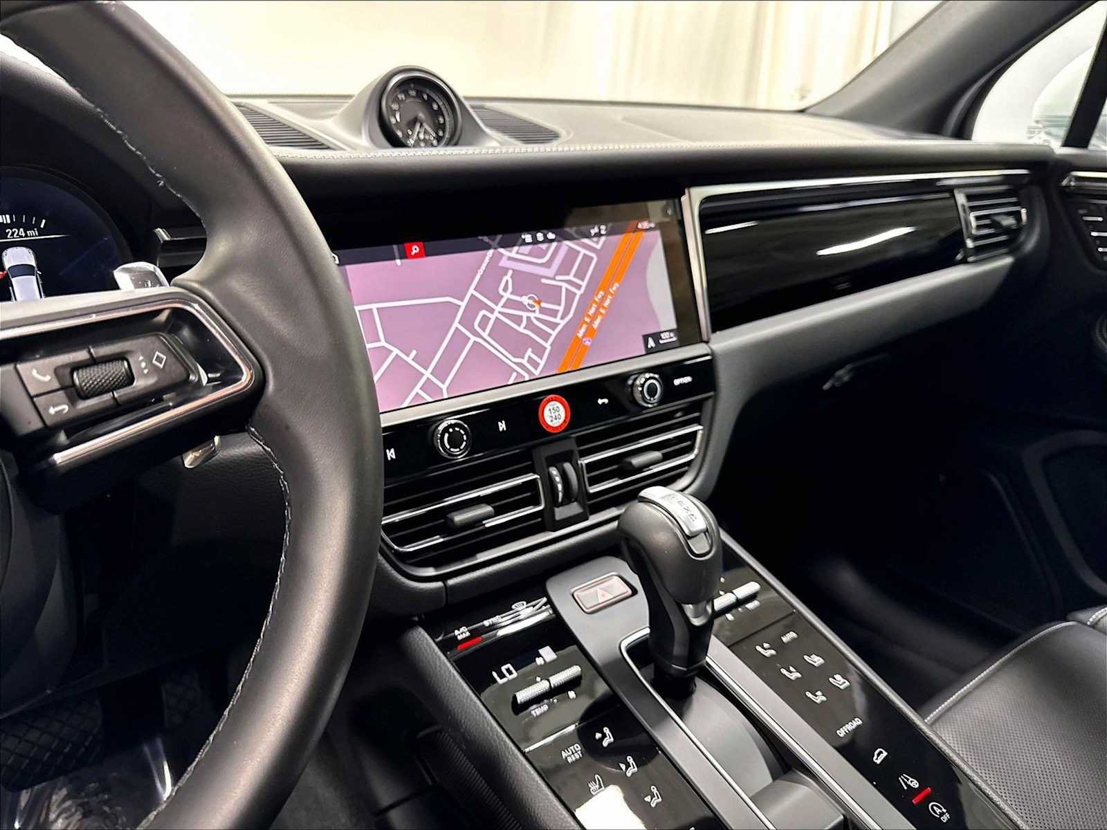 Used 2026 Porsche Macan AWD/4WD image 18