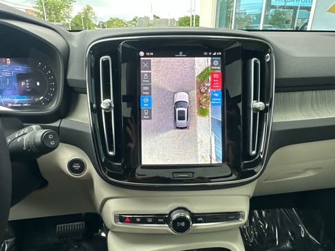 Used 2023 Volvo XC40 B5 Ultimate w/ Protection Package Premier AWD/4WD image 19