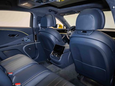 Used 2024 Bentley Flying Spur V8 image 22
