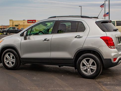 Used 2017 Chevrolet Trax LT w/ LT Convenience Package image 6