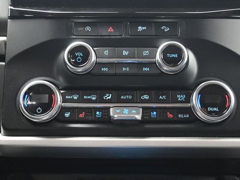 Used 2024 Ford Expedition XLT image 31