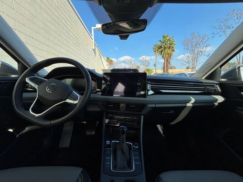 Used 2025 Volkswagen Jetta SE image 38