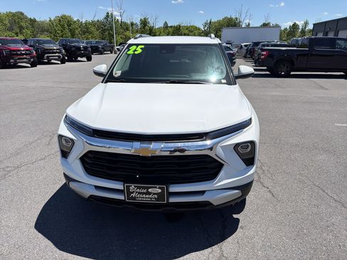 Used 2025 Chevrolet TrailBlazer LT AWD/4WD image 9