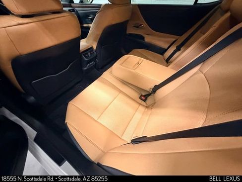 Used 2025 Lexus ES 300h w/ Premium Package FWD image 13