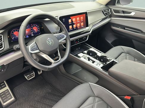 Used 2026 Volkswagen Atlas Peak Edition AWD/4WD image 13
