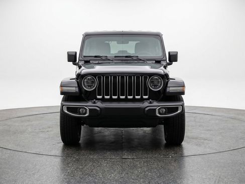 Used 2025 Jeep Wrangler Sahara image 2