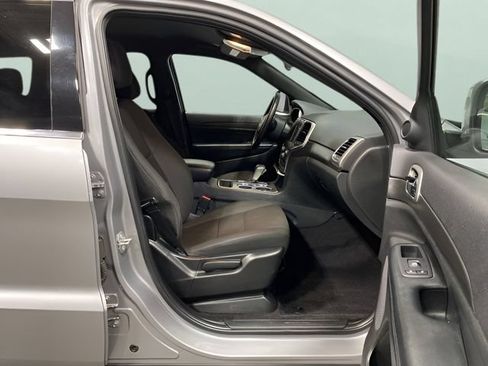 Used 2018 Jeep Grand Cherokee Laredo AWD/4WD image 30