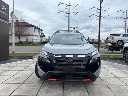 Used 2025 Nissan Rogue SV image 3