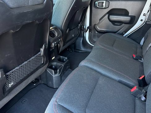 Used 2025 Jeep Wrangler Unlimited Rubicon AWD/4WD image 14