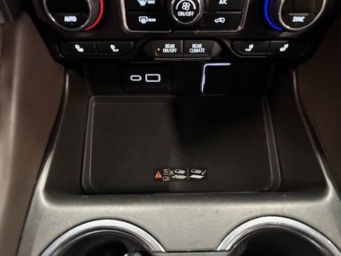 Used 2024 Chevrolet Suburban LT image 33