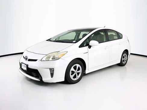 Used 2014 Toyota Prius Three w/ Solar Roof Package image 4