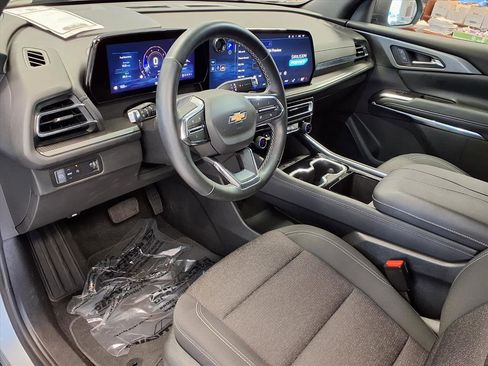 Used 2025 Chevrolet Traverse LT image 19