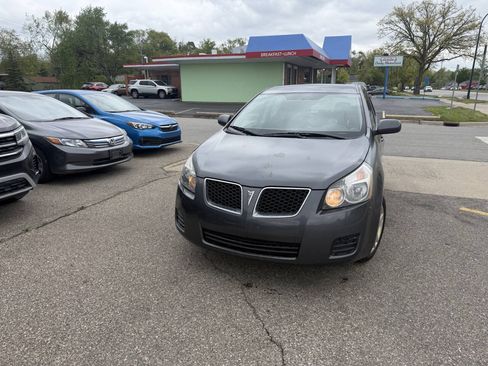 Used 2009 Pontiac Vibe w/ Preferred Package FWD image 3