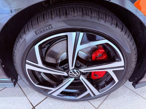 Used 2026 Volkswagen GTI SE FWD image 17