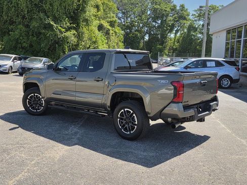 Used 2025 Toyota Tacoma TRD Sport AWD/4WD image 5