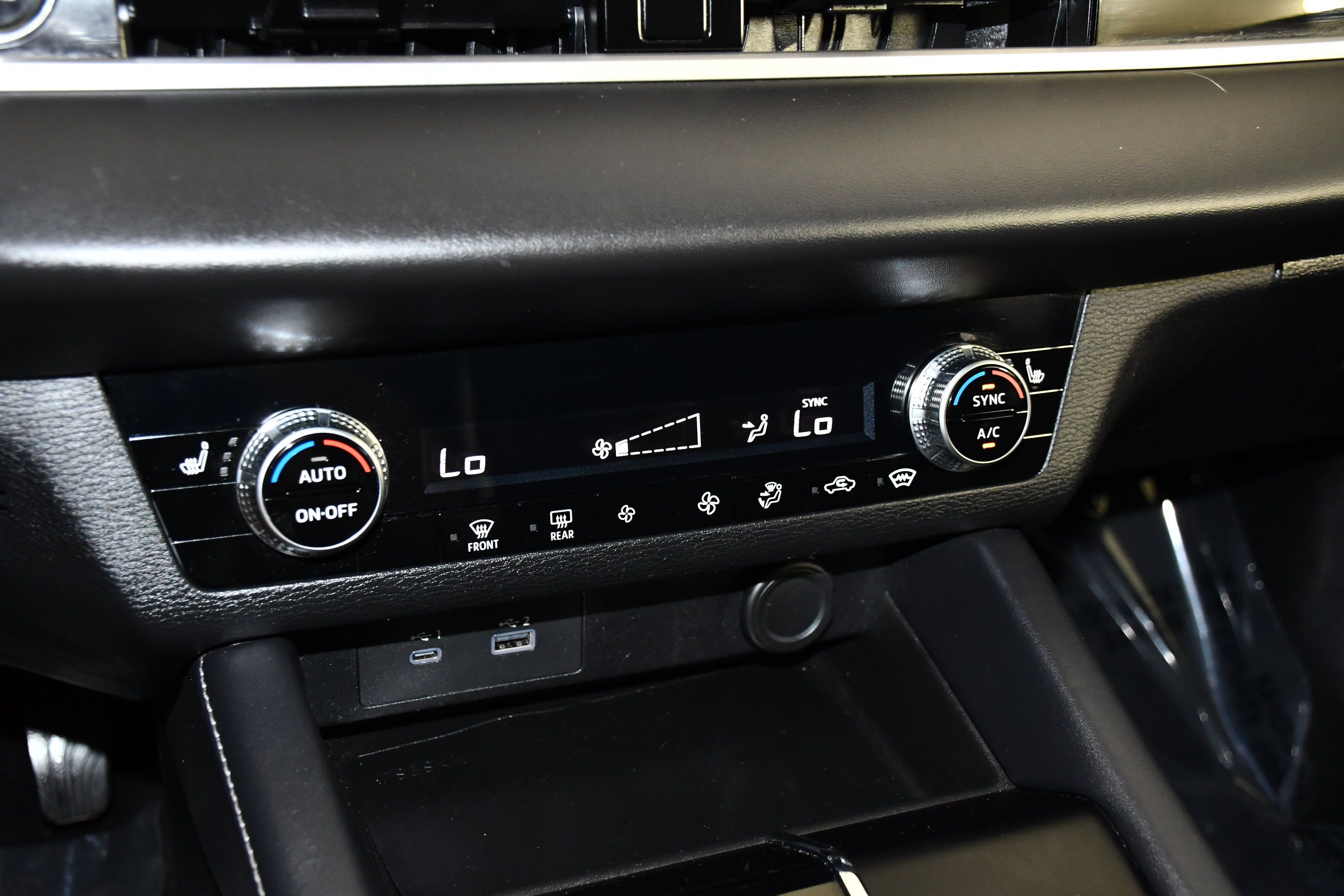 Used 2023 Mitsubishi Outlander SE AWD/4WD image 28