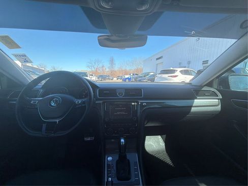 Used 2017 Volkswagen Passat 3.6 SEL Premium image 27